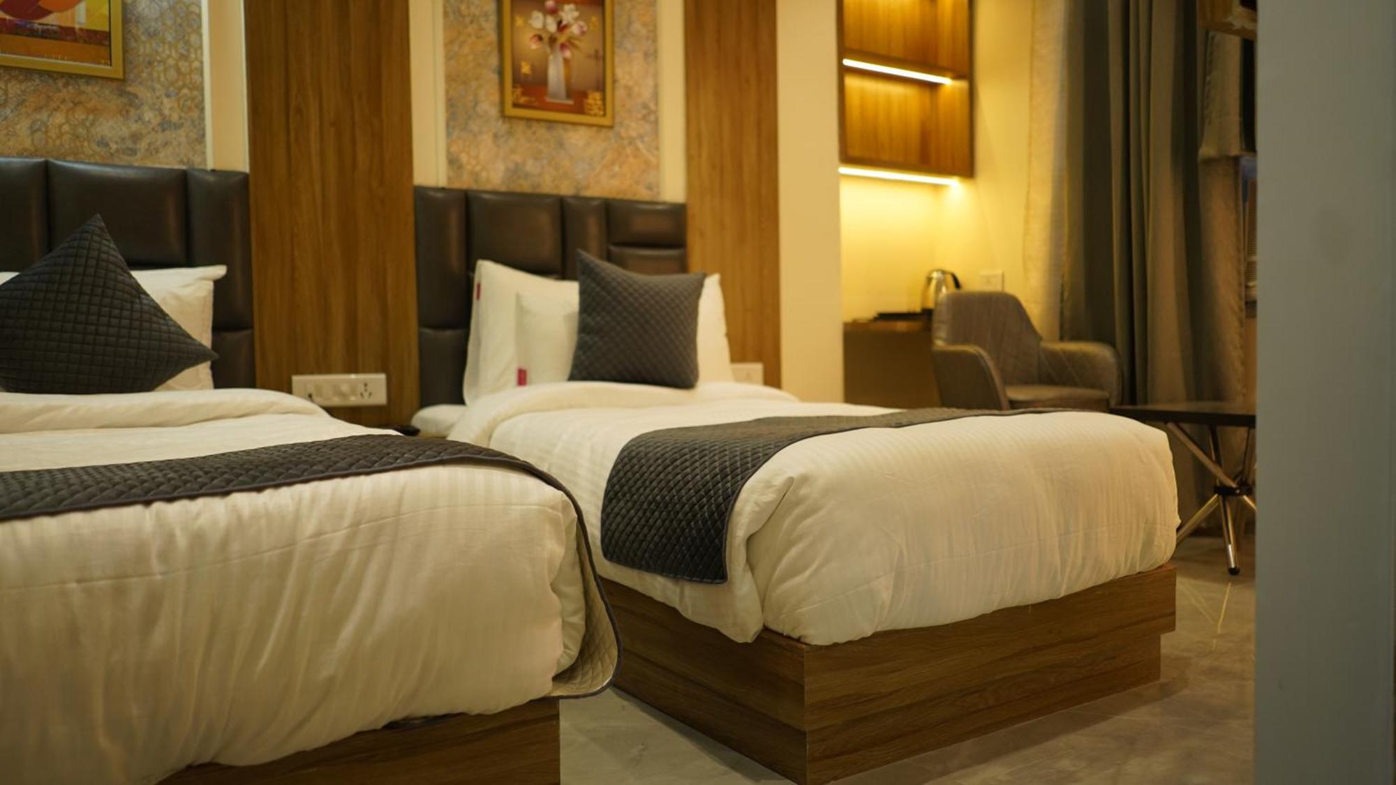 Hotel Silver Pearl Aligarh Exterior photo